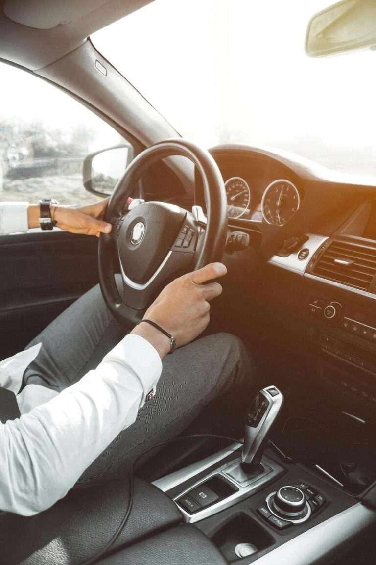 Auto voor je zaak: kopen, leasen of financieren?